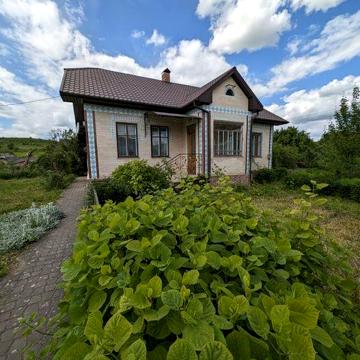 Продається 2 будинки на одному подвірї в мальовничому куточку смт Кор