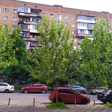 3к квартира, центр,ул.Федорова,9,М.Олимпийская. Под ремонт!Собственник