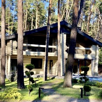 Продам СТИЛЬНИЙ ЗРУБ, в оточенні соснового лісу.Є підвал, БАСЕЙН, Баня