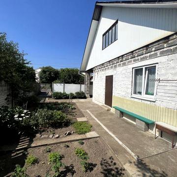 Продається напівособняк в місті в районі вул.Кисилевської.