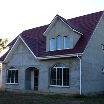 Продам 2 будинки з земельною ділянкою. 2км до моря.