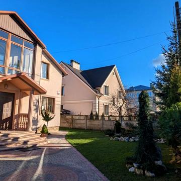 Особняк в ідеальній локації, земельна ділянка 8 соток, всі комунікації