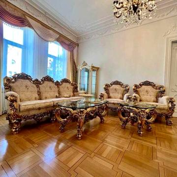 Продаж представницької квартири на вул. Парковій