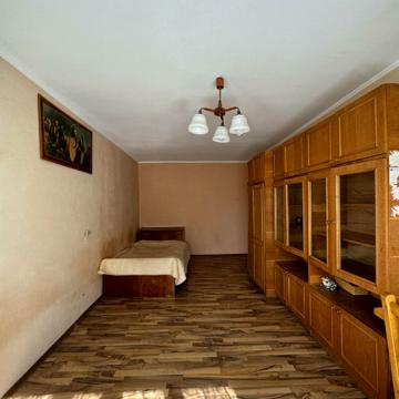 Таджицька вул., 6