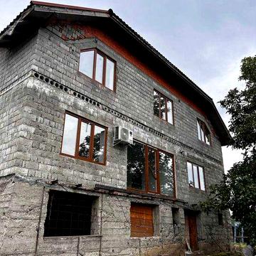 Будинок з величезною територією