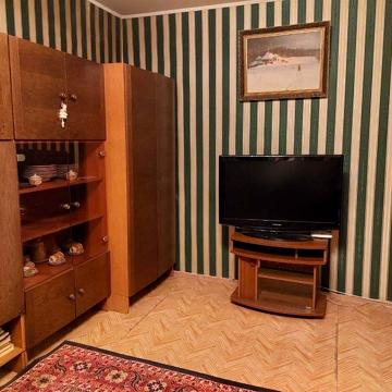 Ярослава Гашека, б.7-А.
