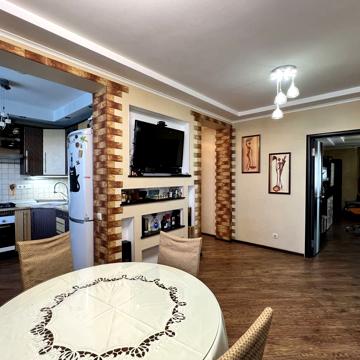 Продаж двохрівневаї квартири вул.Жужоми