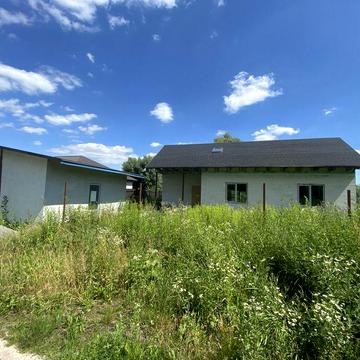 Продаж будинку біля озера