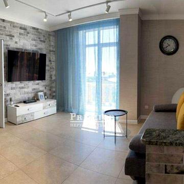 Продам 2 кімнатну квартиру біля моря з ремонтом.