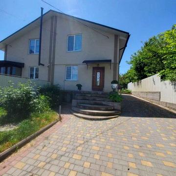 будинок в Лезнево