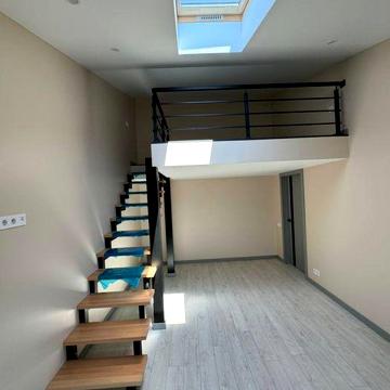 Велика 2х кімнатна квартира 75+23м.кв.