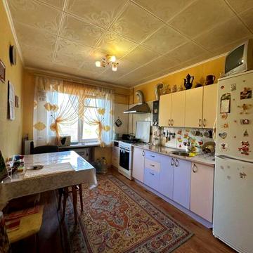 Трикімнатна квартира район Варусу та АТБ з меблями та технікою