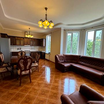 Яблунева, 20