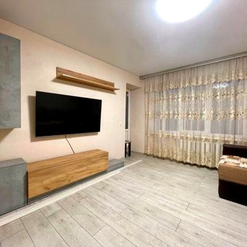Продаётся двухкомнатная квартира с ремонтом в центре на Спасской