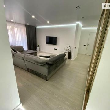 Продаж 3к Квартира Жовтнева вулиця