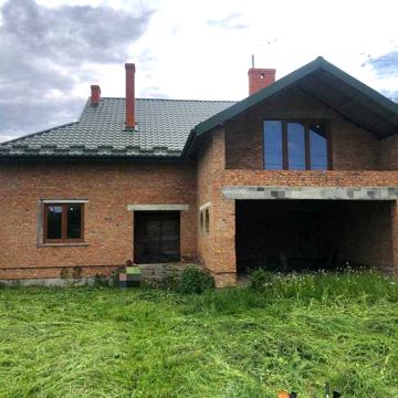 Продається двоповерховий будинок з гаражем