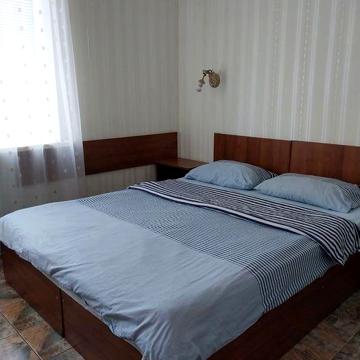 Част будинку  з усіма зручностями на 2 особи з критою  парковкою .