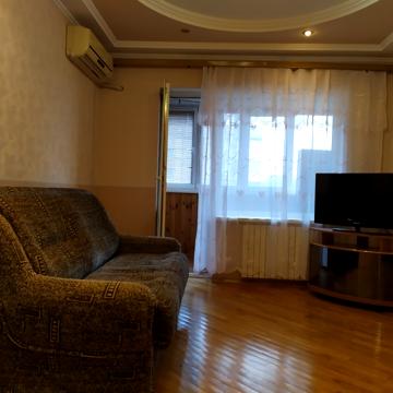 Чарівна вул., 105