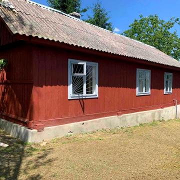 Продається деревяний будинок із земельною ділянкою у с. Монастирок