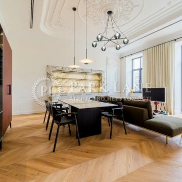 Заньковецької вул., 7