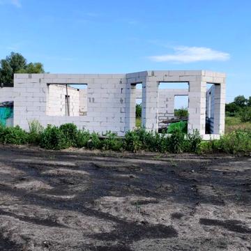 Будинок на етапі зведення  Пухівка