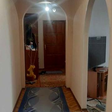 Продам трёхкомнатную квартиру в центре города