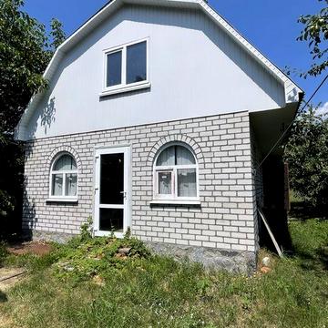 Будинок новий. Та будинок старий на одній ділянці. Градизьк.