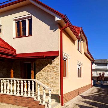 Продається будинок з торговими точками в с. Вишково