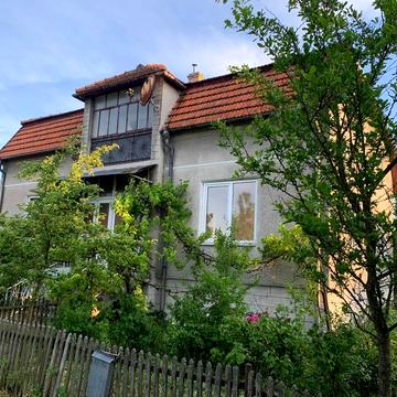 Будинок із земельною ділянкою