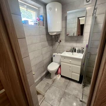 Продам 2-х кімнатну квартиру в будинку жеківського типу