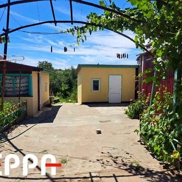 Продаж півбудинку та житлової времянки, Тепличне