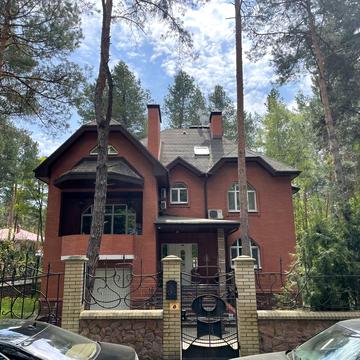 Будинок в єлітному котеджному містечку Сосновий Бір