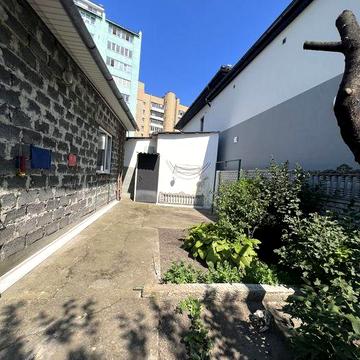 Продається напівособняк в місті в районі вул.Кисилевської.