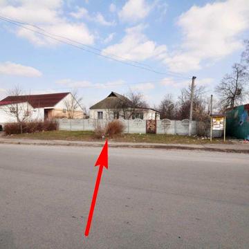 Будинок біля магазину в центрі с. Фурси!