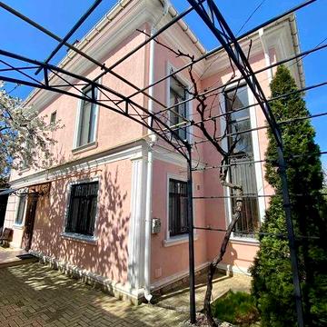 В продаже дом с качественным ремонтом и мебелью.