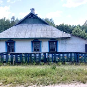 Будинок у ліса, з газом. Блакитні озера.