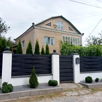 Продам будинок в центрі м.Острог