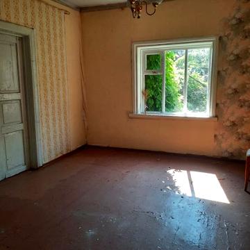 Будинок, центральна частина міста,  вул. Червона Гребля