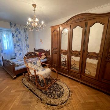 3-х комнатная квартира 1/5 с подвалом на Таврическом