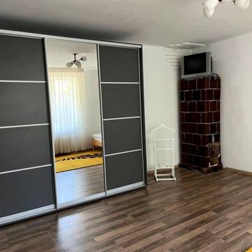 Продається будинок із земельною ділянкою