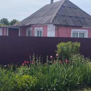 Продается дом в центре села Благодатного Первомайский район .