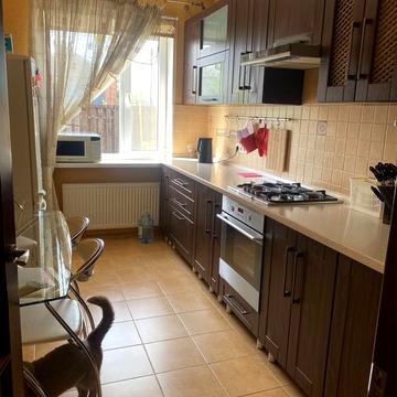 Продам 2-х поверх. капітальний будинок з ремонтом та меблями в Домахі