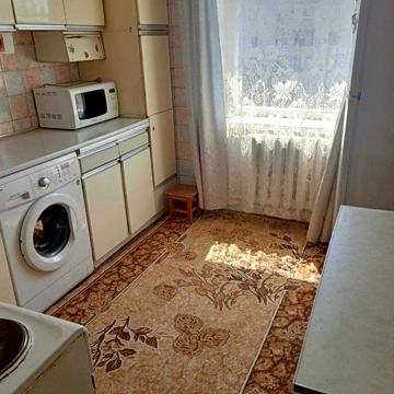 продам трикімнатну квартиру
