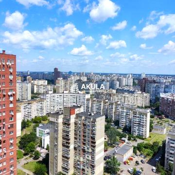 Продаж 4-х кім.квартири (два поверхи), вул. Ахматової 13. Без комісії
