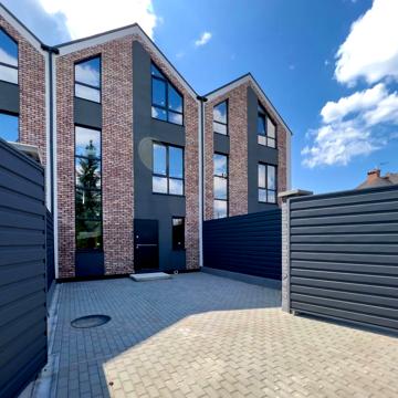 Качественный таунхаус с отдельным заездом, 140 м² от застройщика