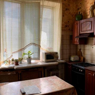 Продаж повнометражної 3-кімнатної квартири в центрі