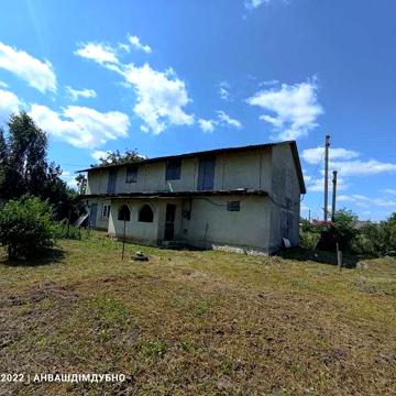 Бюджетний варіант! Житловий будинок з вбудованим гаражем.