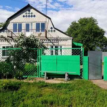 Срочно продам пів будинку. Якщо цікавить інша половина продається