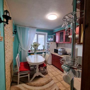 Продаж 3-х кімнатна квартира з усіма меблями