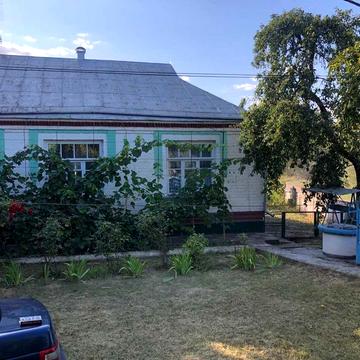 Продається садиба в центрі села Ободівка